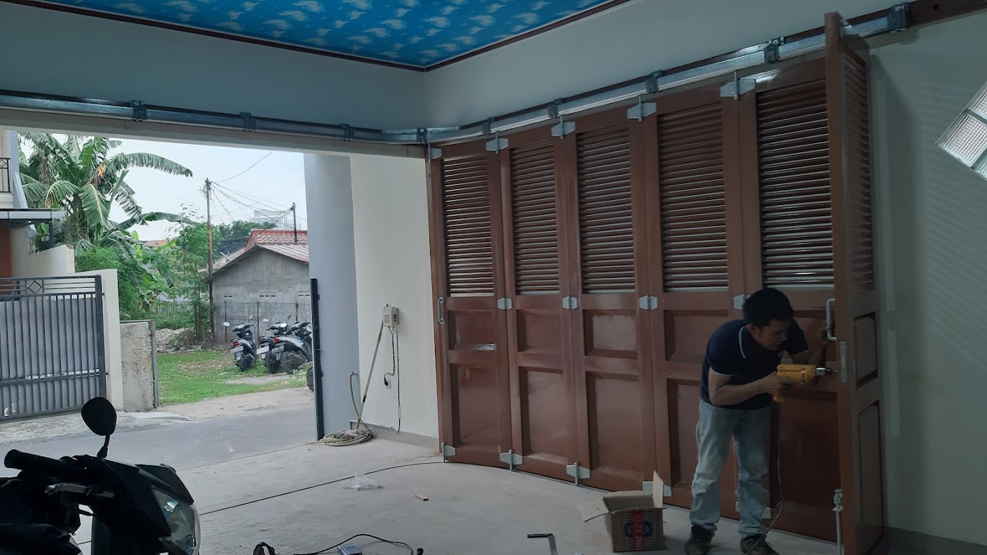 Pintu Garasi